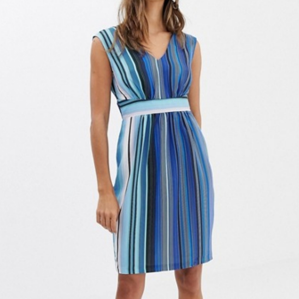 Blue dress with waistband